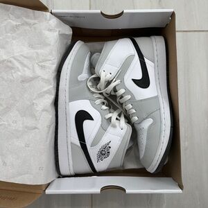 Nike Air Jordan 1 Mid Gray Fog/White/Black Size W 8.5 M 7